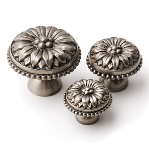 Marguerite Cabinet Knob